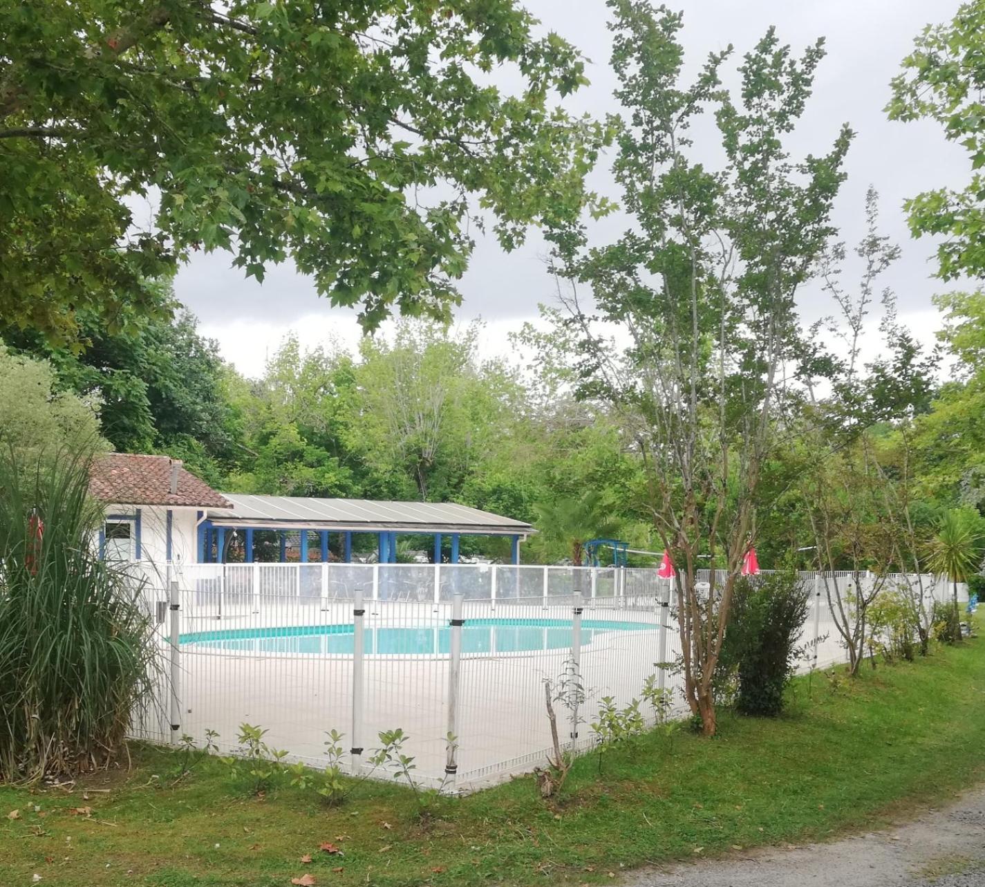 Отель Petite Maison De Vacances Onesse-et-Laharie Экстерьер фото